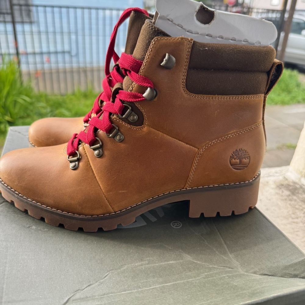 Timberland Ellendale Women’s Boot - size 8.5